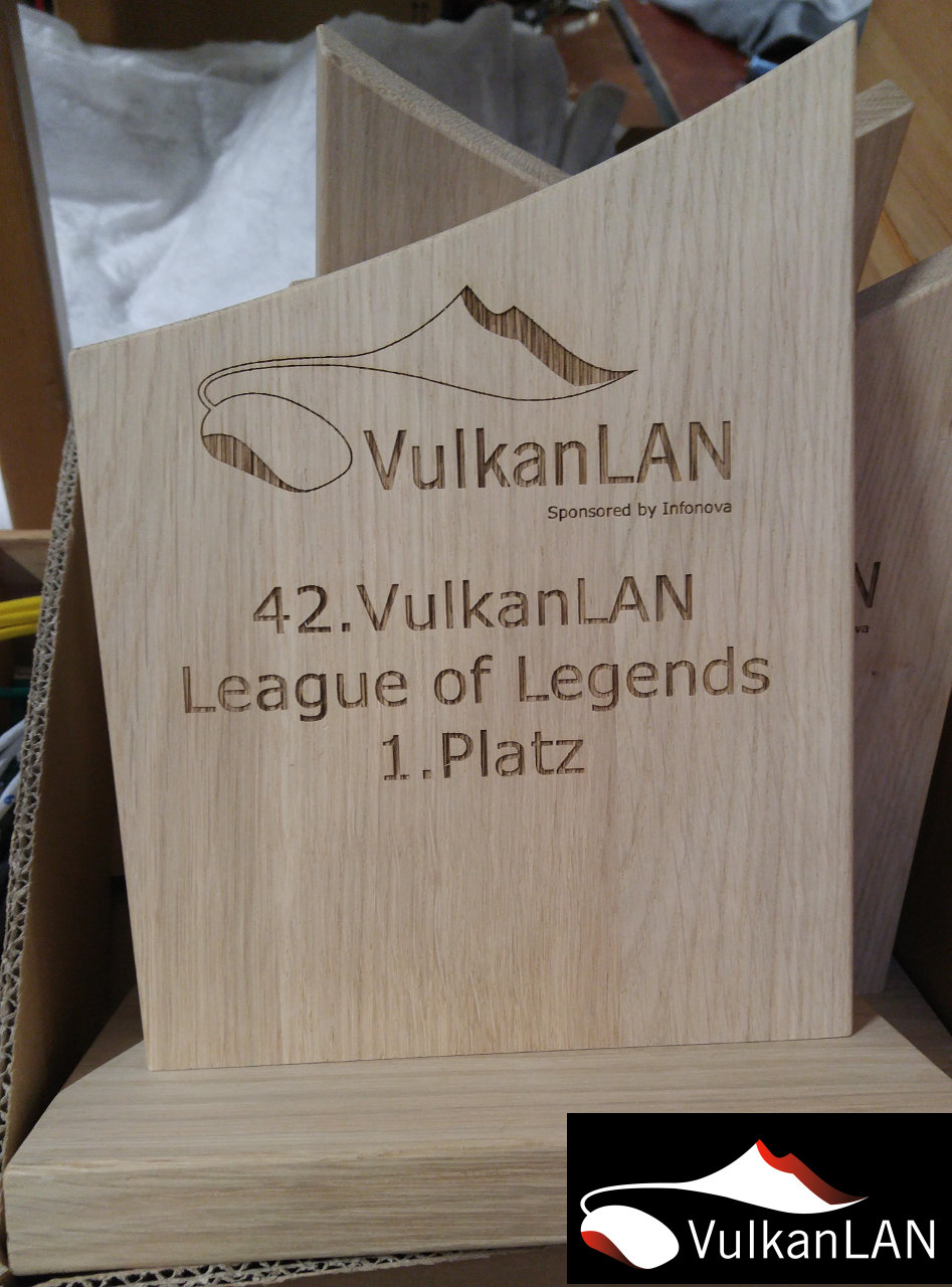 42.VulkanLAN Aufbau Tag3 Pokale 20161019 173146 1280px