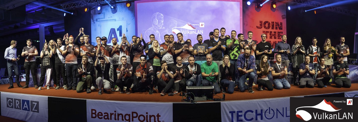 VulkanLAN 20221030 Kasofoto 78 Teamfoto Verabschiedung Eventende